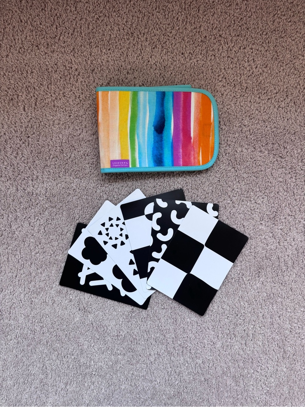 Lovevery Black & White Card Set